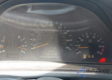 2002 Mercedes-Benz Clk 320 из США, поврежденный, VIN WDBLK65G82T105367